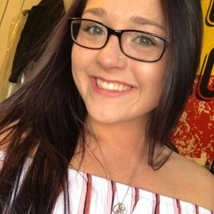 Meet your Posher, Cierra